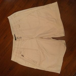 Eddie Bauer Rip Stop Blakely fit size 4 stone cargo shorts